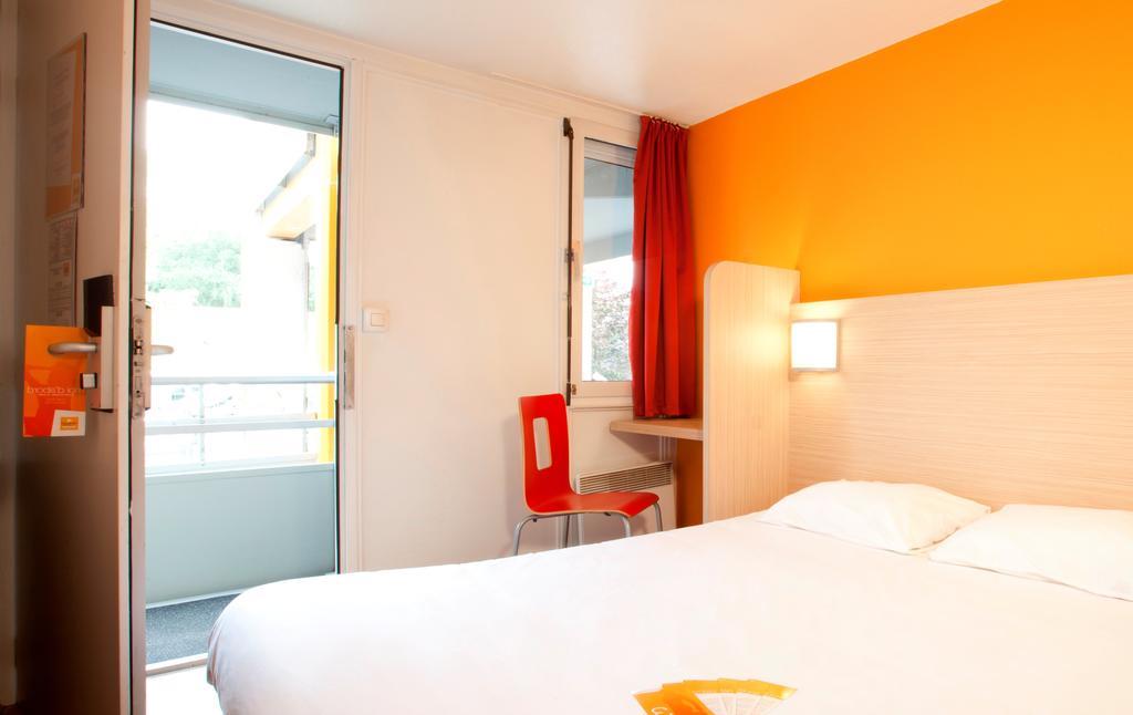 Premiere Classe Valenciennes Ouest Petite Foret Exterior foto