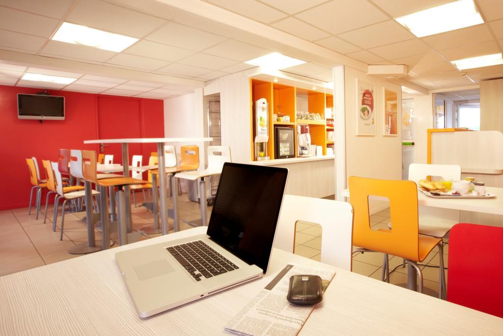 Premiere Classe Valenciennes Ouest Petite Foret Exterior foto