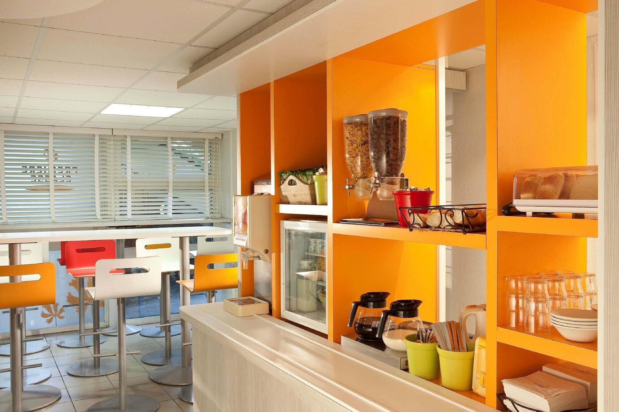 Premiere Classe Valenciennes Ouest Petite Foret Exterior foto