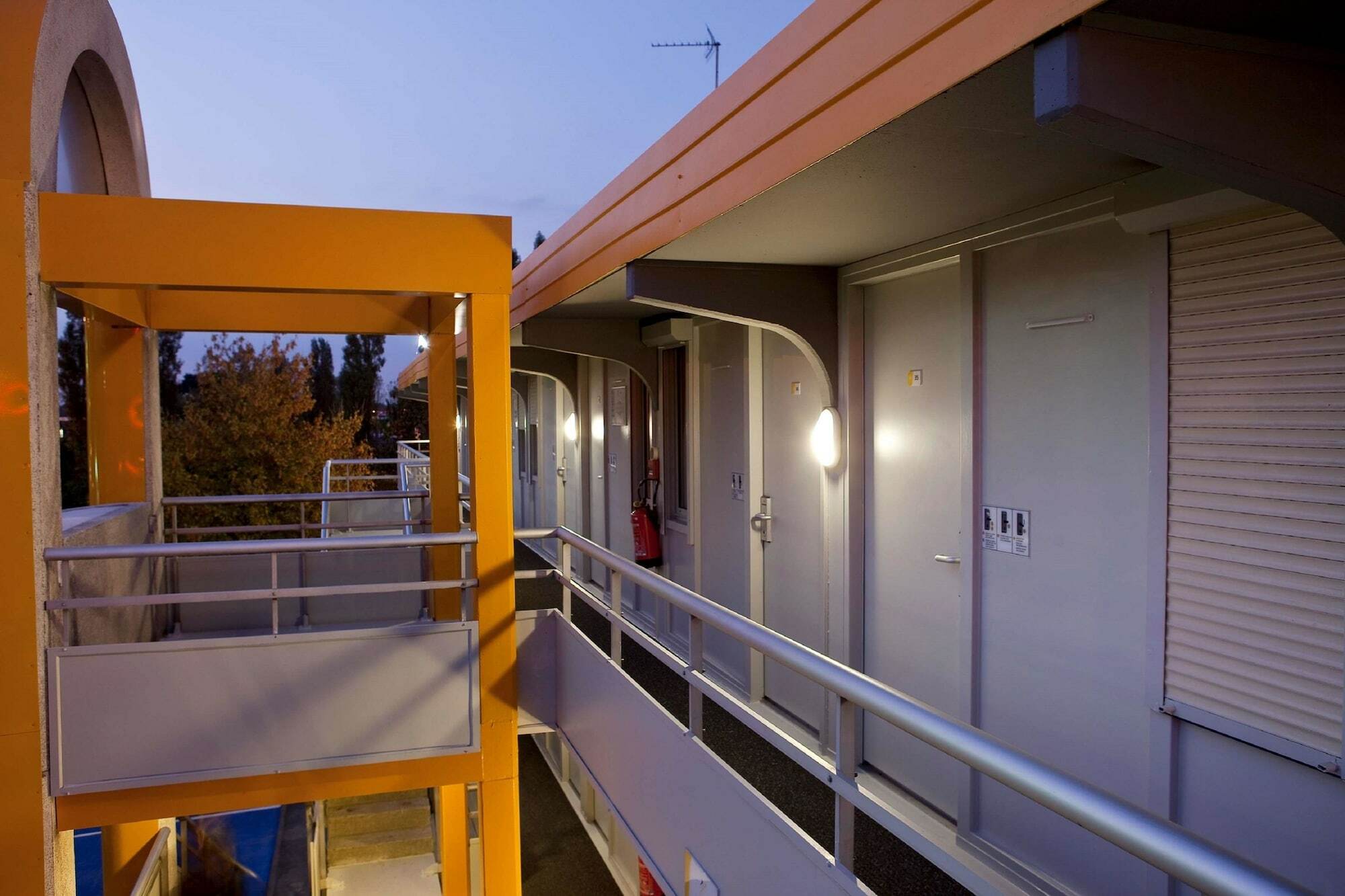 Premiere Classe Valenciennes Ouest Petite Foret Exterior foto