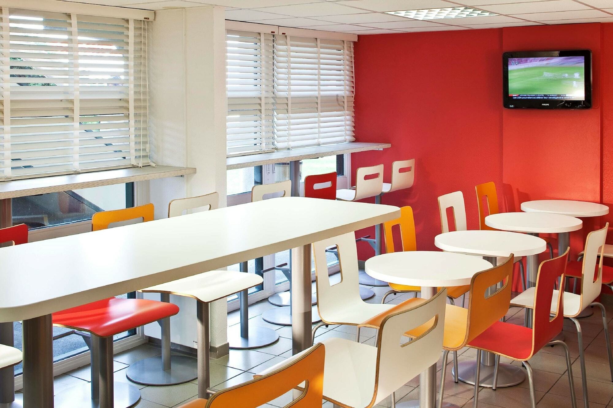 Premiere Classe Valenciennes Ouest Petite Foret Exterior foto